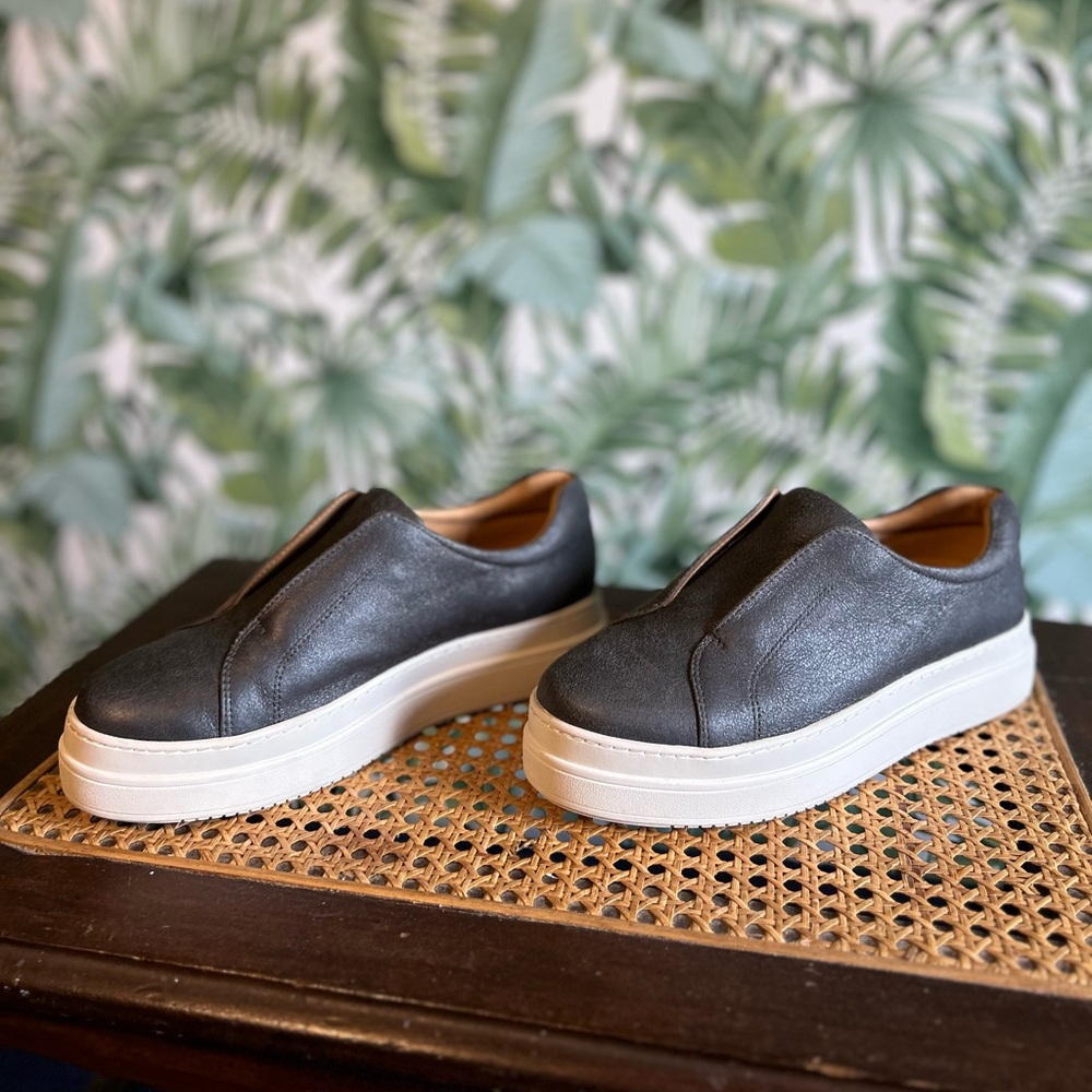 J Slides NYC Gio Leather Laceless Sneakers